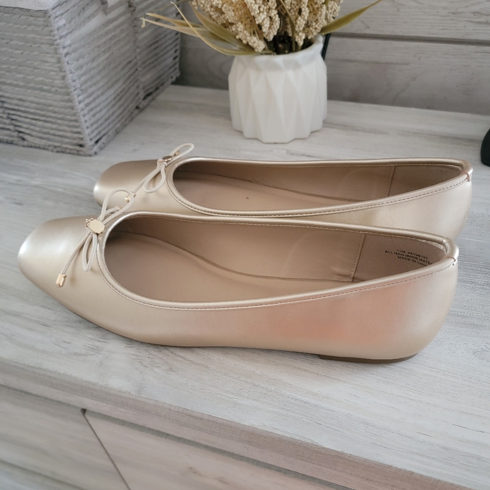 Women's gold ballet flats - size 11